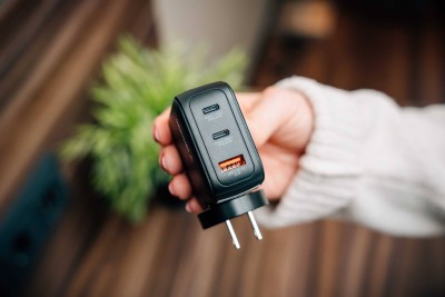 AC-adapter Verbatim Mini GaN Charger 65W with Display, 2xUSB-C / 1xUSB-A, inkl. reseadapter EU/UK/US#6