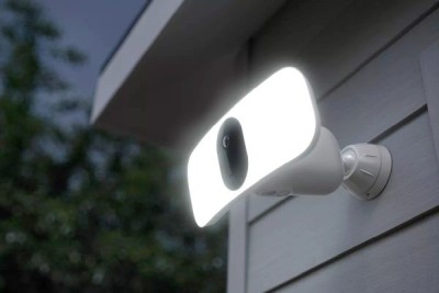 Arlo Pro 3 Floodlight Camera, 1440p, LED 7m, mikrofon, högtalare#2